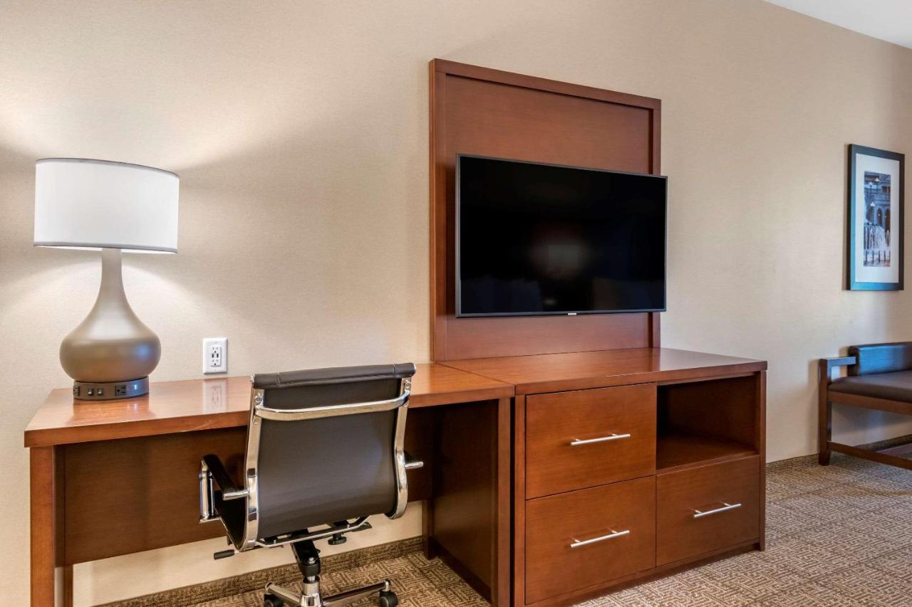 Comfort Suites Camp Hill-Harrisburg West Zewnętrze zdjęcie